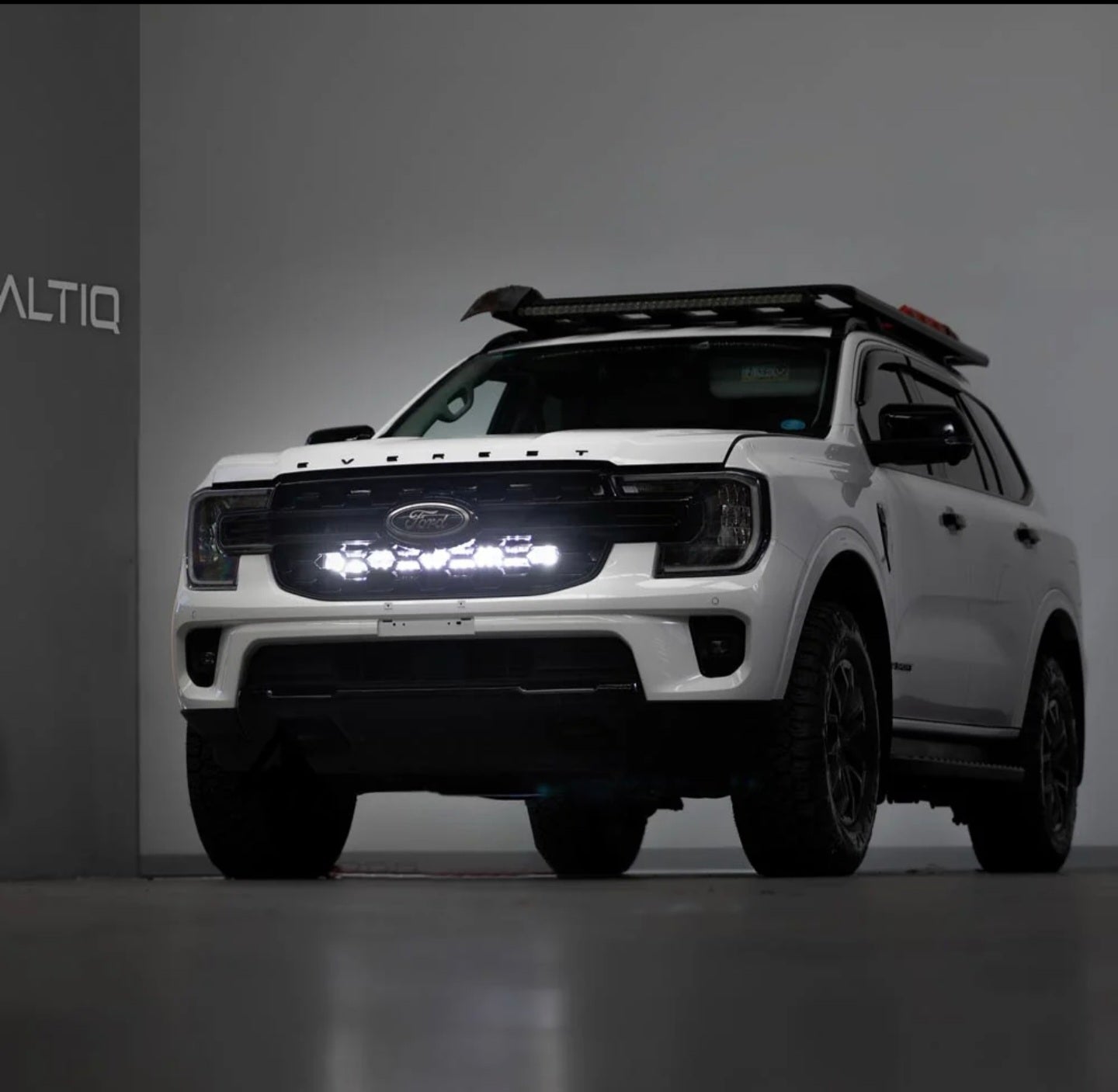 ALTIQ Next-Gen Ranger/Everest 28" LED Light Bar Stealth Kit